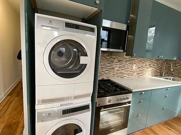 2nd image of 1356 Pacific St #2