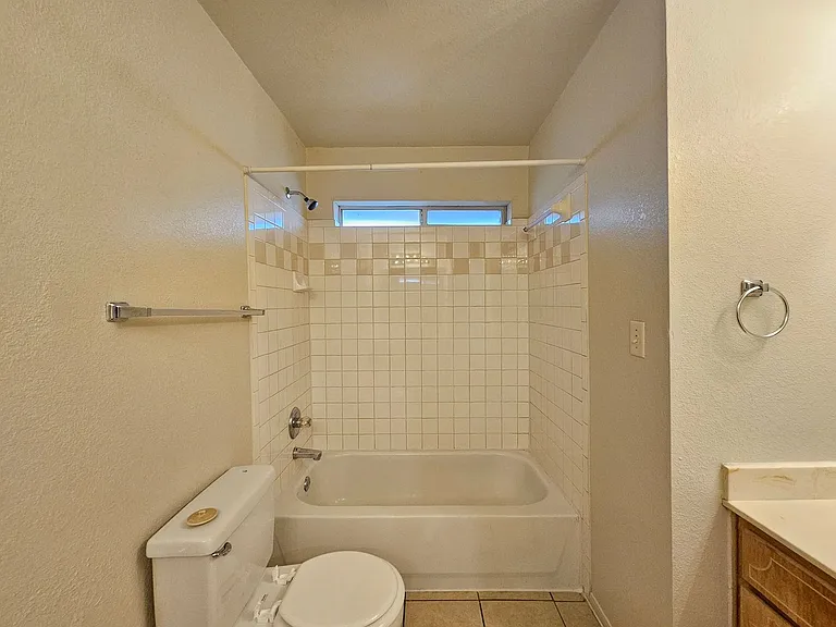 3003 Cantabrian Dr #D — Photo 18
