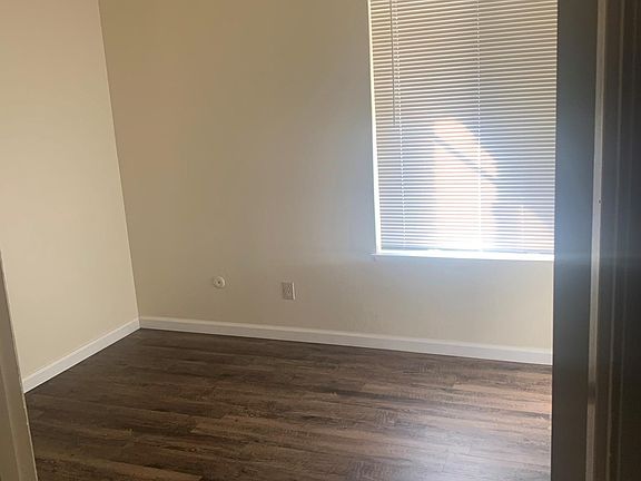 5th image of 639 W Antonio Dr