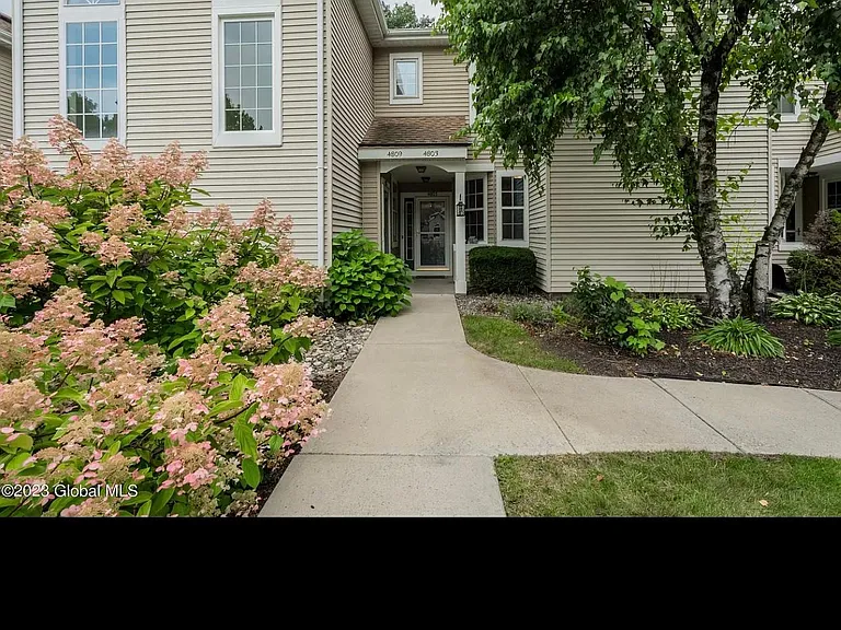 4803 Foxwood Dr S #3 — Photo 2
