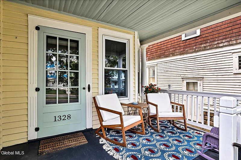 2nd image of 1328 Glenwood Boulevard