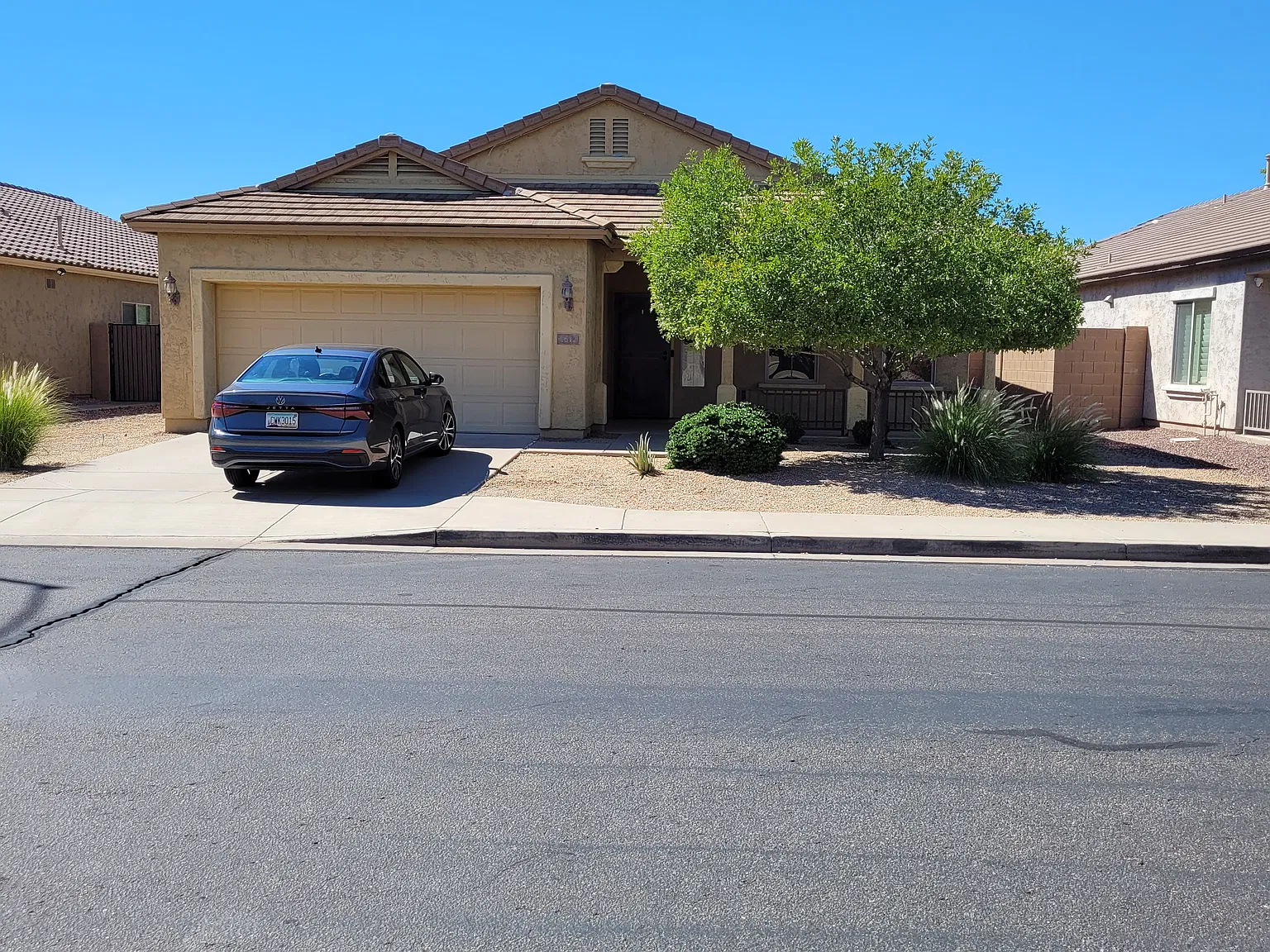 3 bed, 1915 sqft, $2,400 — Photo 2