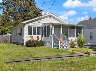 39 Vivian St, Woonsocket, RI 02895