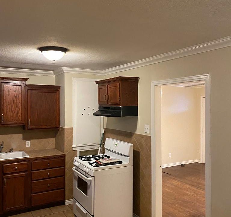 1st image of 1709 Burger St