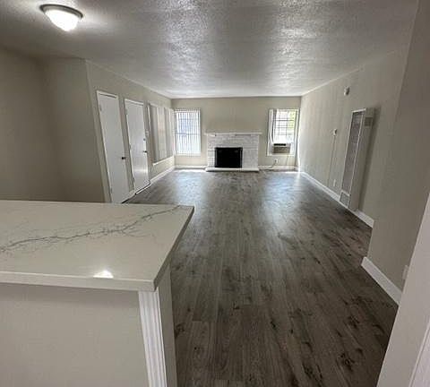 4th image of 16017 Victory Blvd APT D
