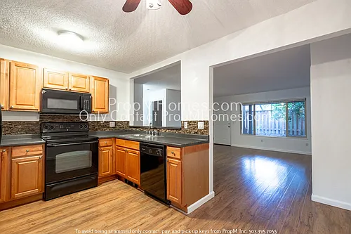 402 NE 63rd Ave Photo 1