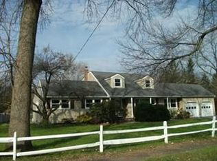 2 Twin Oaks Rd, Parsippany, NJ 07054