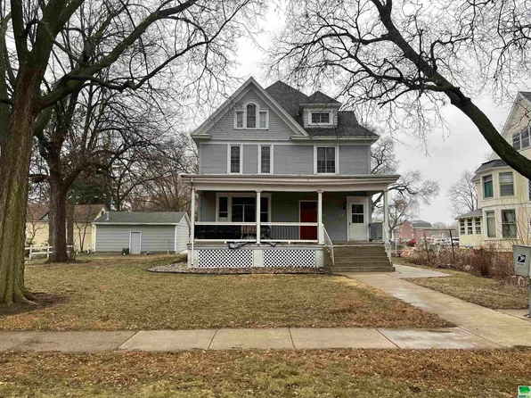 216 N Yale St, Vermillion, SD 57069