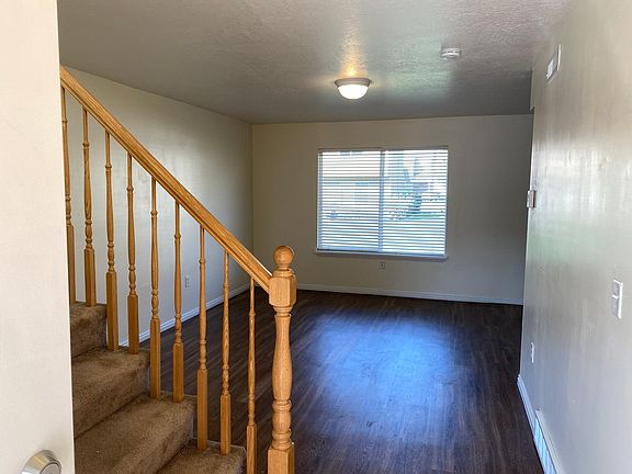 2nd image of 148 W Savannah Ln