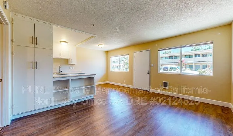 555 Dexter St #I — Photo 4