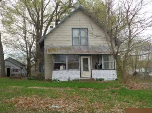112 S Dwight St, Camden, MI 49232