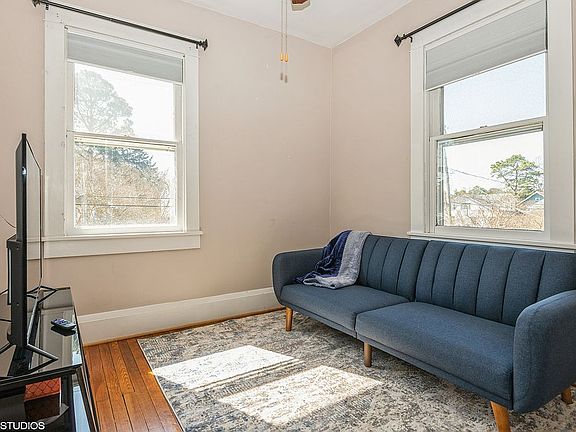 5th image of 148 E Leicester Ave