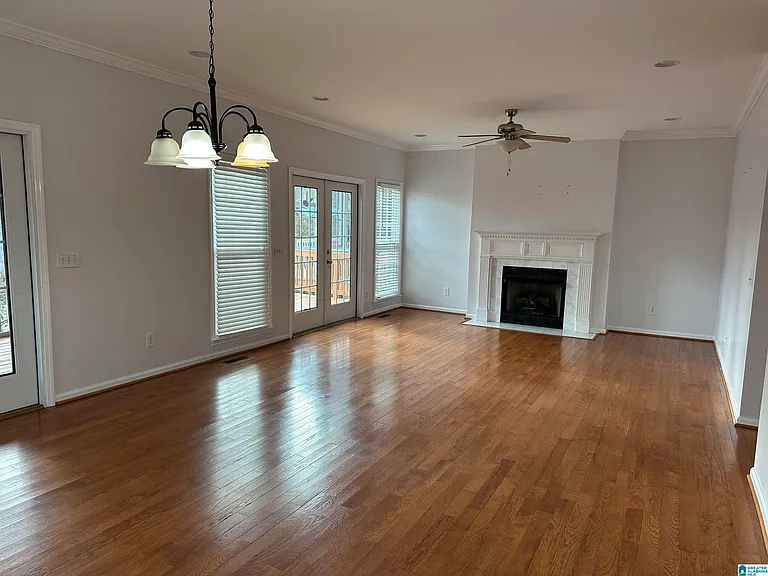 1715 Columbiana Ln — Photo 14