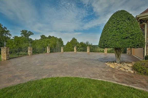 4th image of 146 Black Thorn Dr