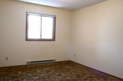 Creekside Apartments — Photo 9