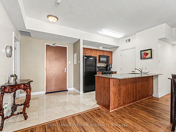 2nd image of 234 Rideau St #2205