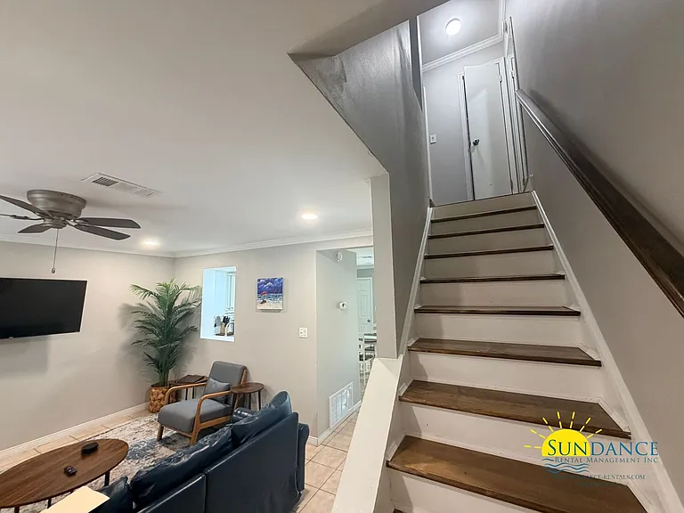 216 1st St SE #C — Photo 11