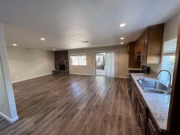 4th image of 1004 Linier Ct