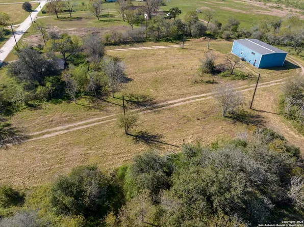 304 E 9th, Nordheim, TX 78141