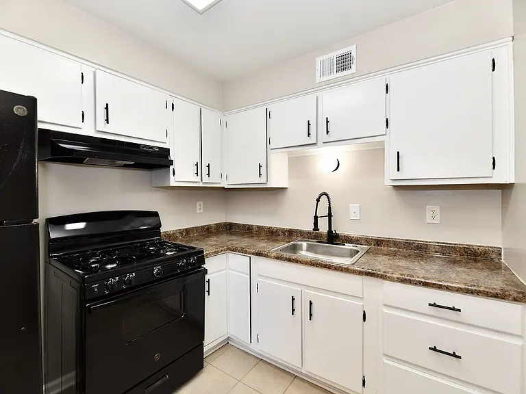 The Cedars Apartment Homes — Photo 24