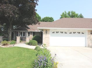 1091 Serene Ct, Shoreview, MN 55126