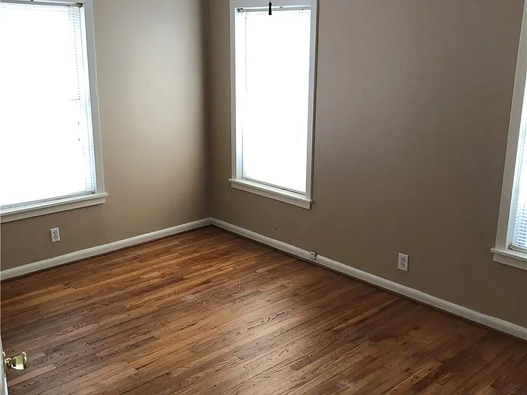 511 Gilchrist Ave — Photo 3