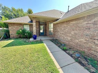 1676 Strayfox Xing, Edmond, OK 73012
