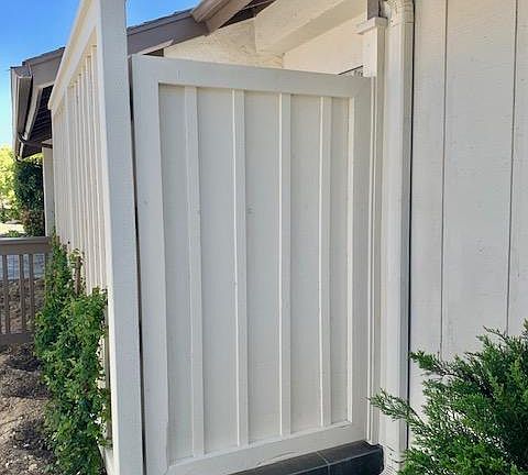 Private entrance to the patio