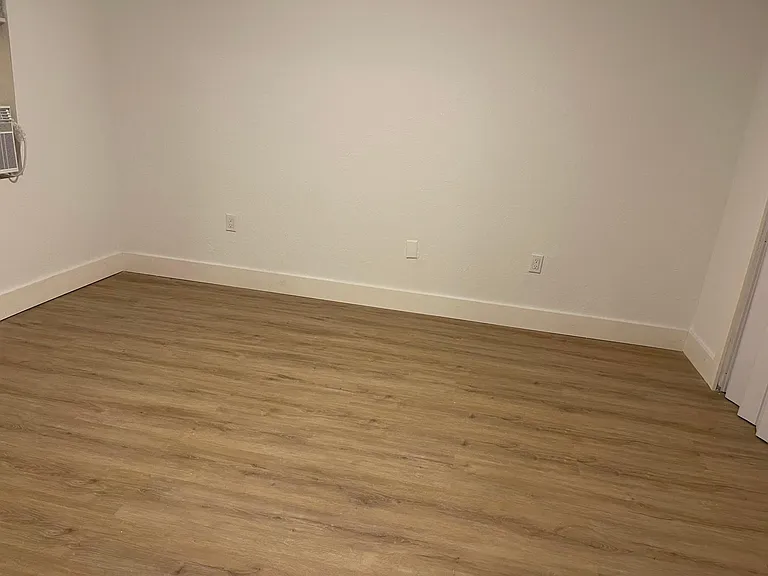 919 SW 6th St #2 — Photo 14