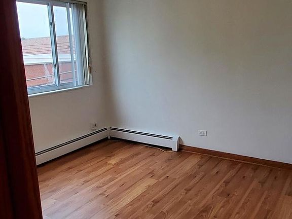 5th image of 582 Pershing Ave
