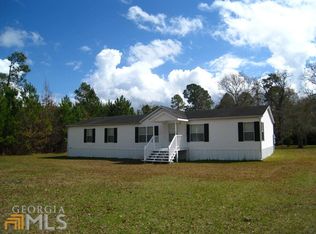 404 Hickory Bluff Rd, Waverly, GA 31565