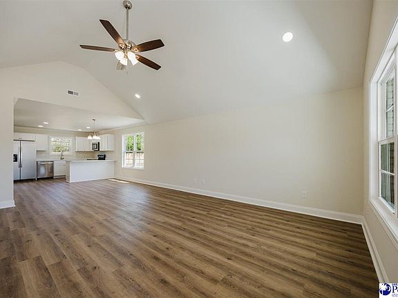2nd image of 3739 Cantle St