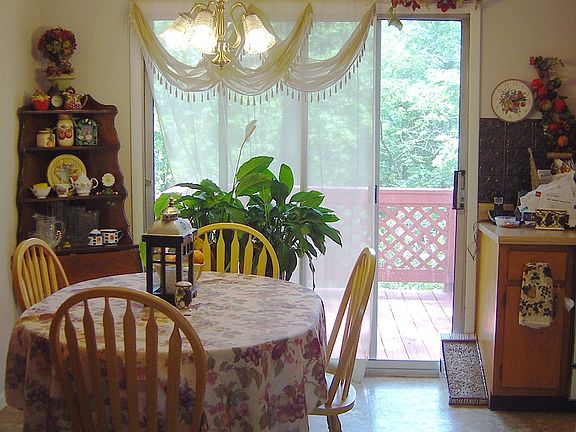3rd image of 2216 Glengerrie Dr