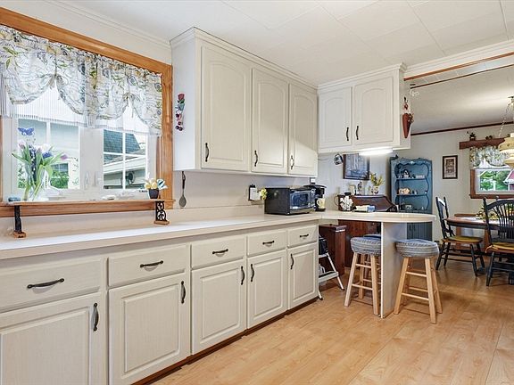 5th image of 69 Greenfield St