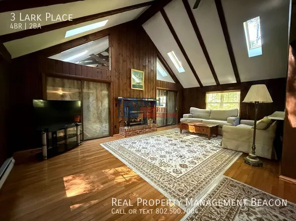 3 Lark Pl, Enfield, NH 03748