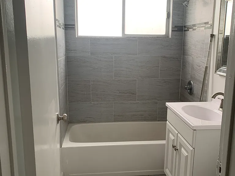 529 Avenue G — Photo 10