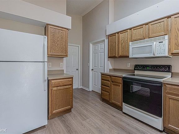 5th image of 18111R Canal Pointe St