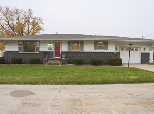 1 Parkwood Cir, Council Bluffs, IA 51503