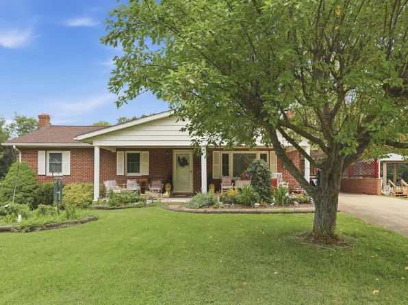 410 Saumsville Rd, Maurertown, VA 22644