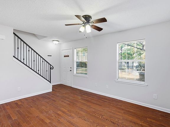 5th image of 847 Harbor Bend Dr #13
