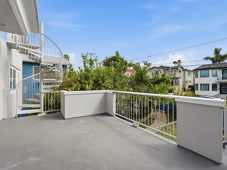 1220 Ocean Dr — Photo 7