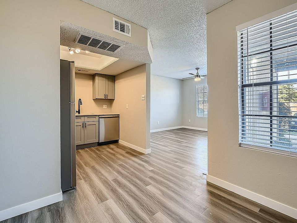 6051 S Hulen St Unit 704 - Web Quality - 007 - 07 Dining Room