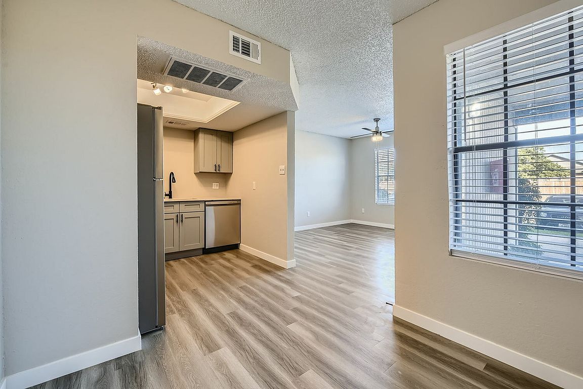 6051 S Hulen St Unit 704 - Web Quality - 007 - 07 Dining Room