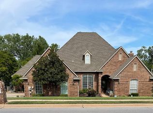 904 Fox Lake Ln, Edmond, OK 73034