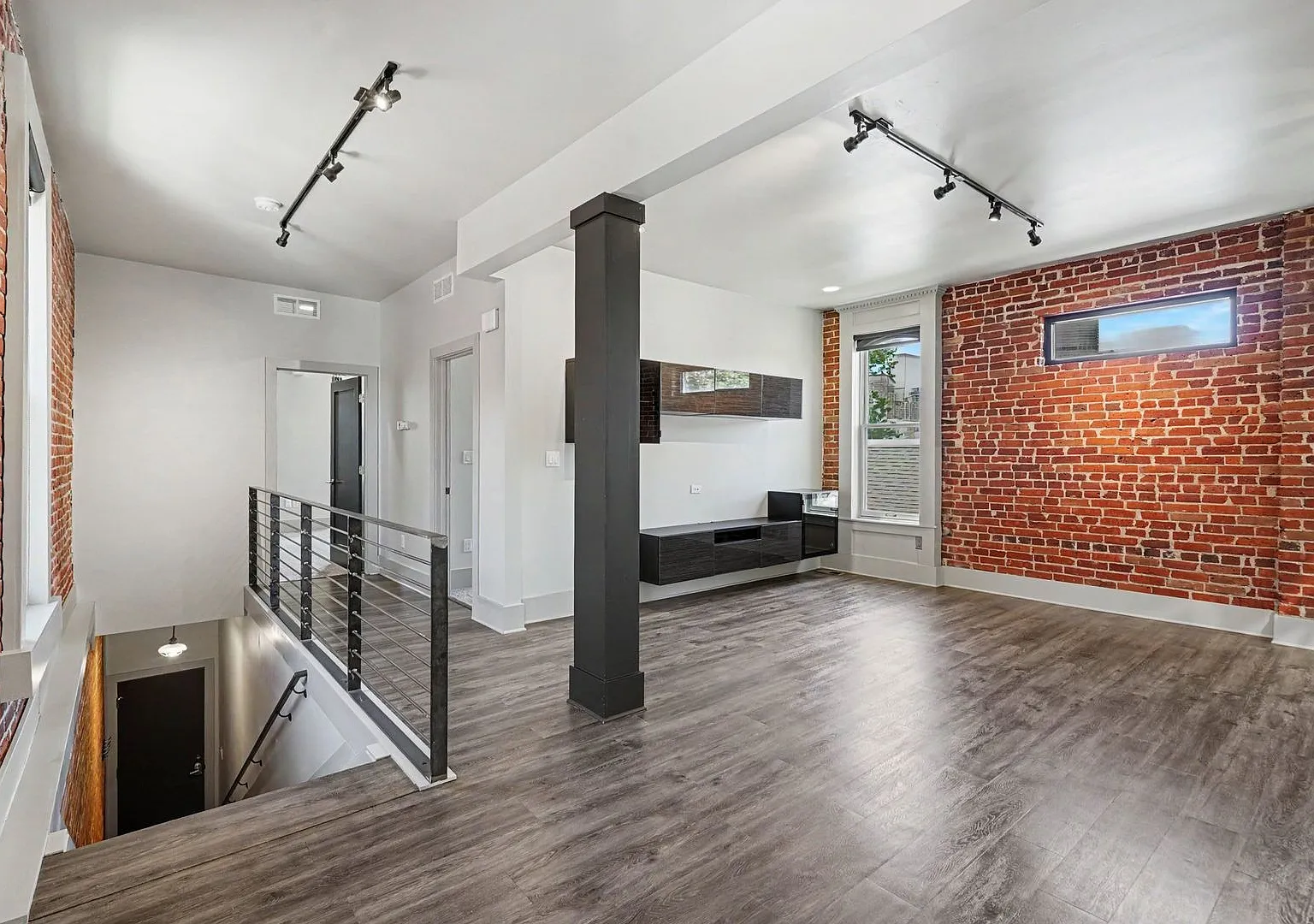 Fully Renovated Victorian Townhome in Curtis Park/RiNo | Walk to Dining, Parks & Downtown — Photo 2