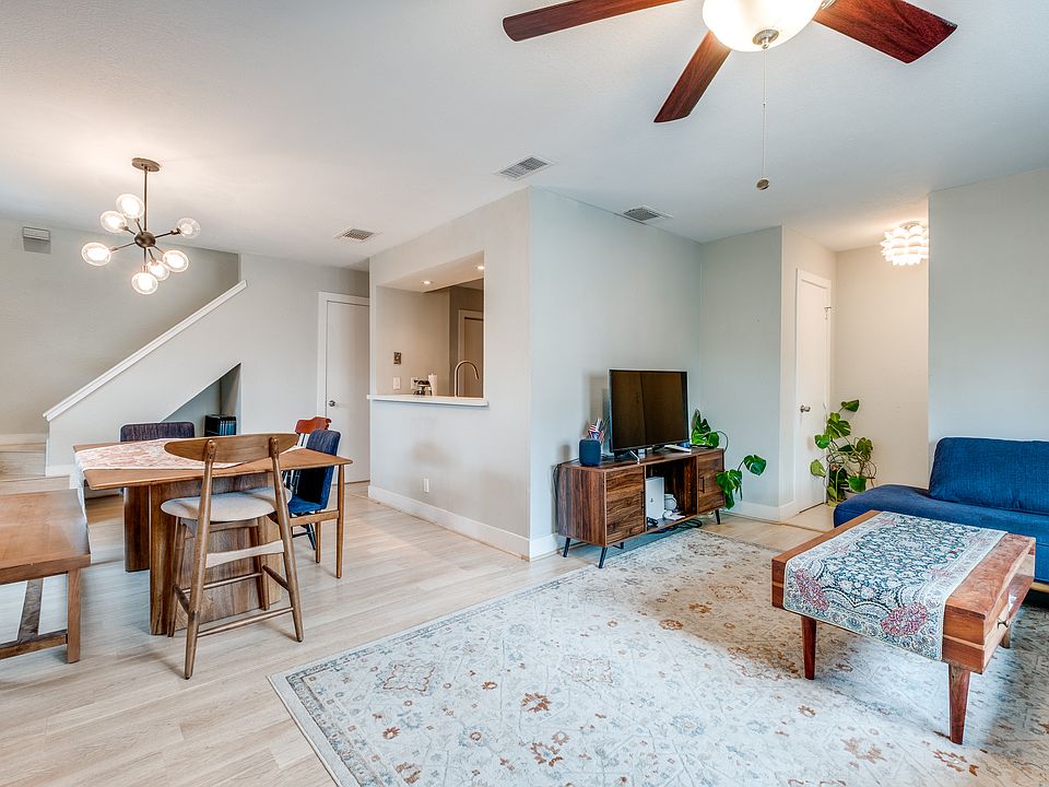 Living room & Dining area