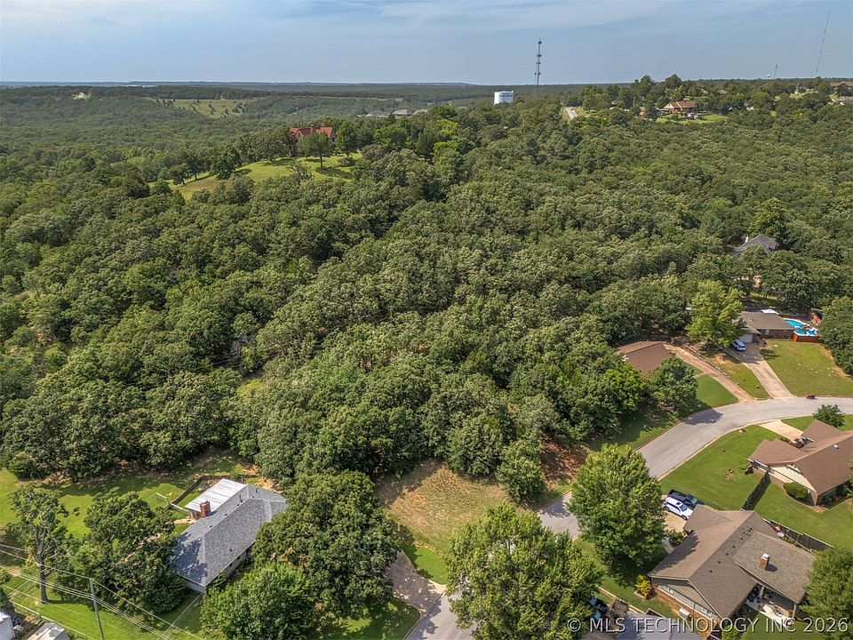 1st image of Pin Oak Dr