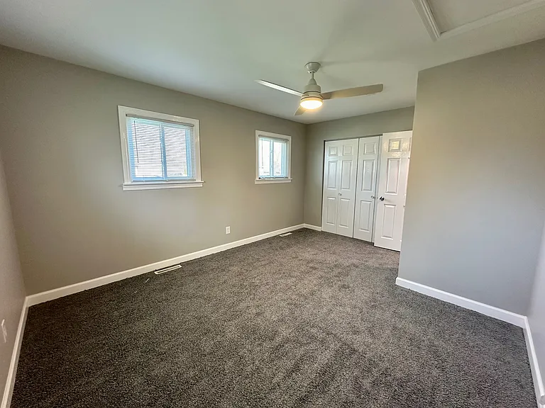 561 Eastwood Dr — Photo 16