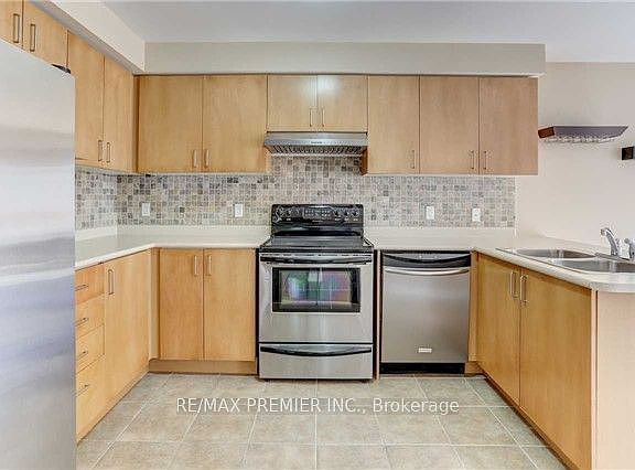4th image of 3080 Highbourne Cres