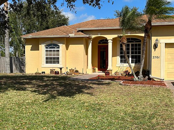 3rd image of 2701 SE Bishop Avenue